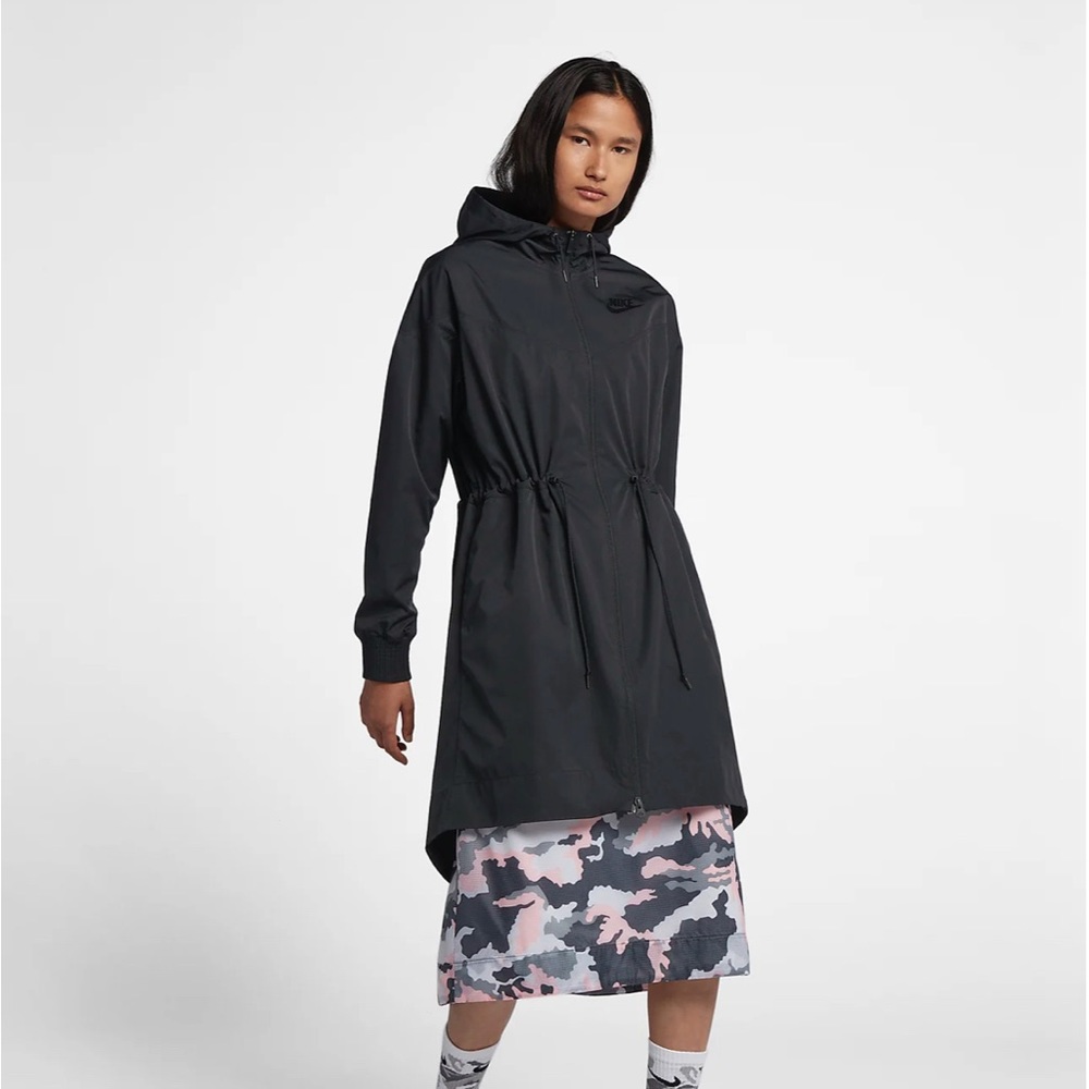 Nike Sportswear Shield Windrunner
Women's Jacket Sz M